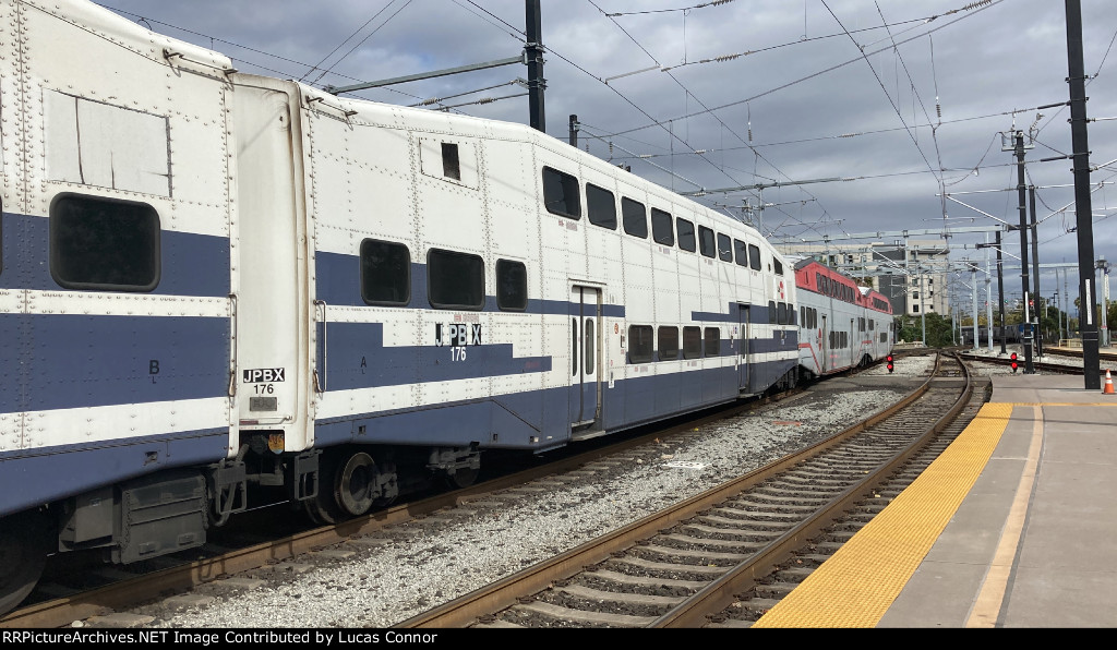 Caltrain 176